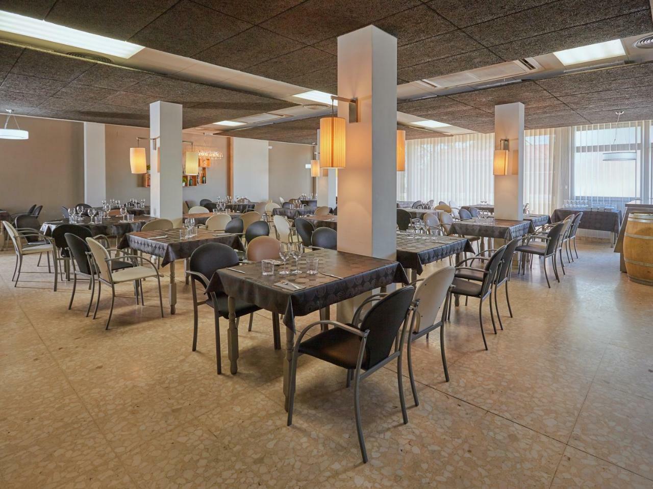Hostal Nobadis Cervera  Buitenkant foto